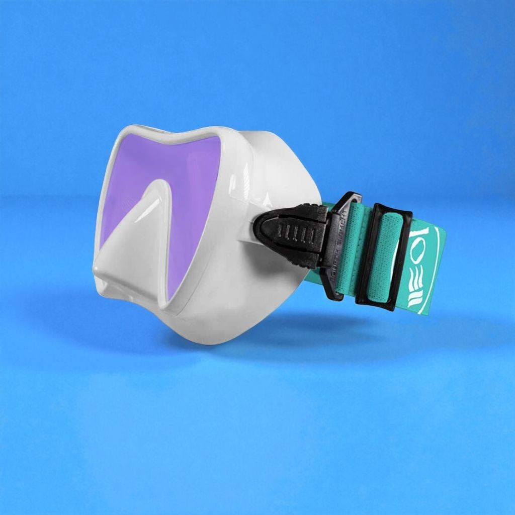 enhance-lns-wht-frm-trq-stp-Photoroom