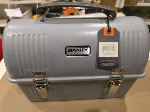 Stanley Classic Lunchbox 10QT . Authentic frm Stanley. metal