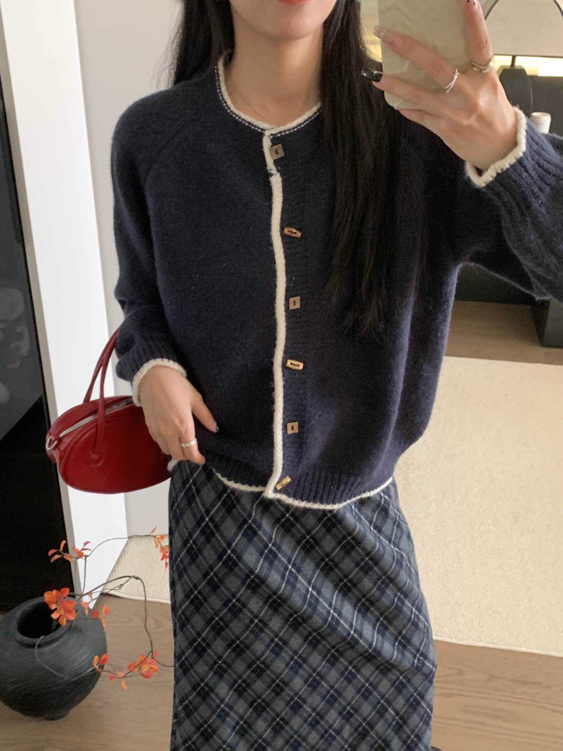 LINE_ALBUM__63185複古木扣開衫毛衣 p400_251110_36