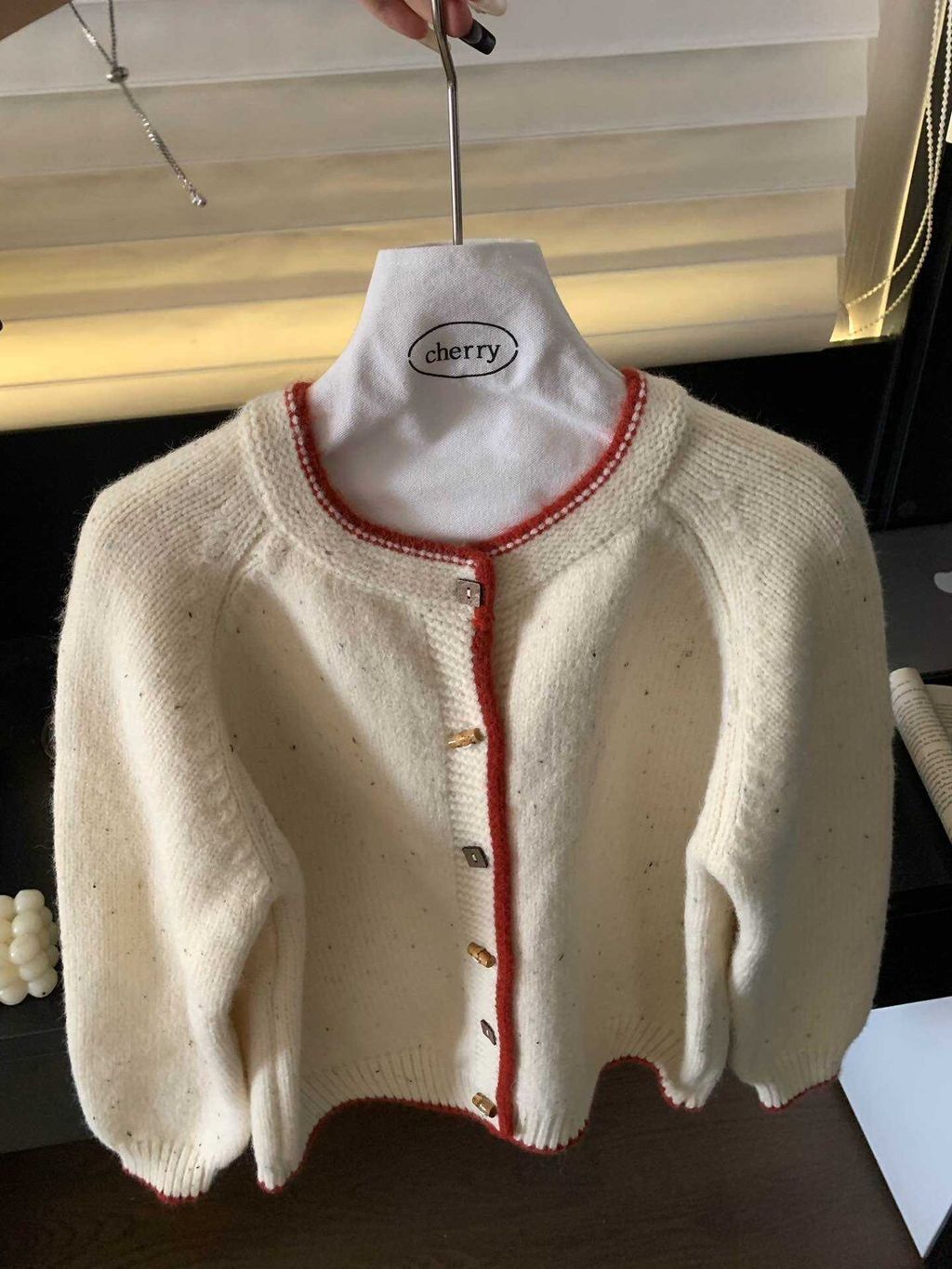 LINE_ALBUM__63185複古木扣開衫毛衣 p400_251110_49 - 複製