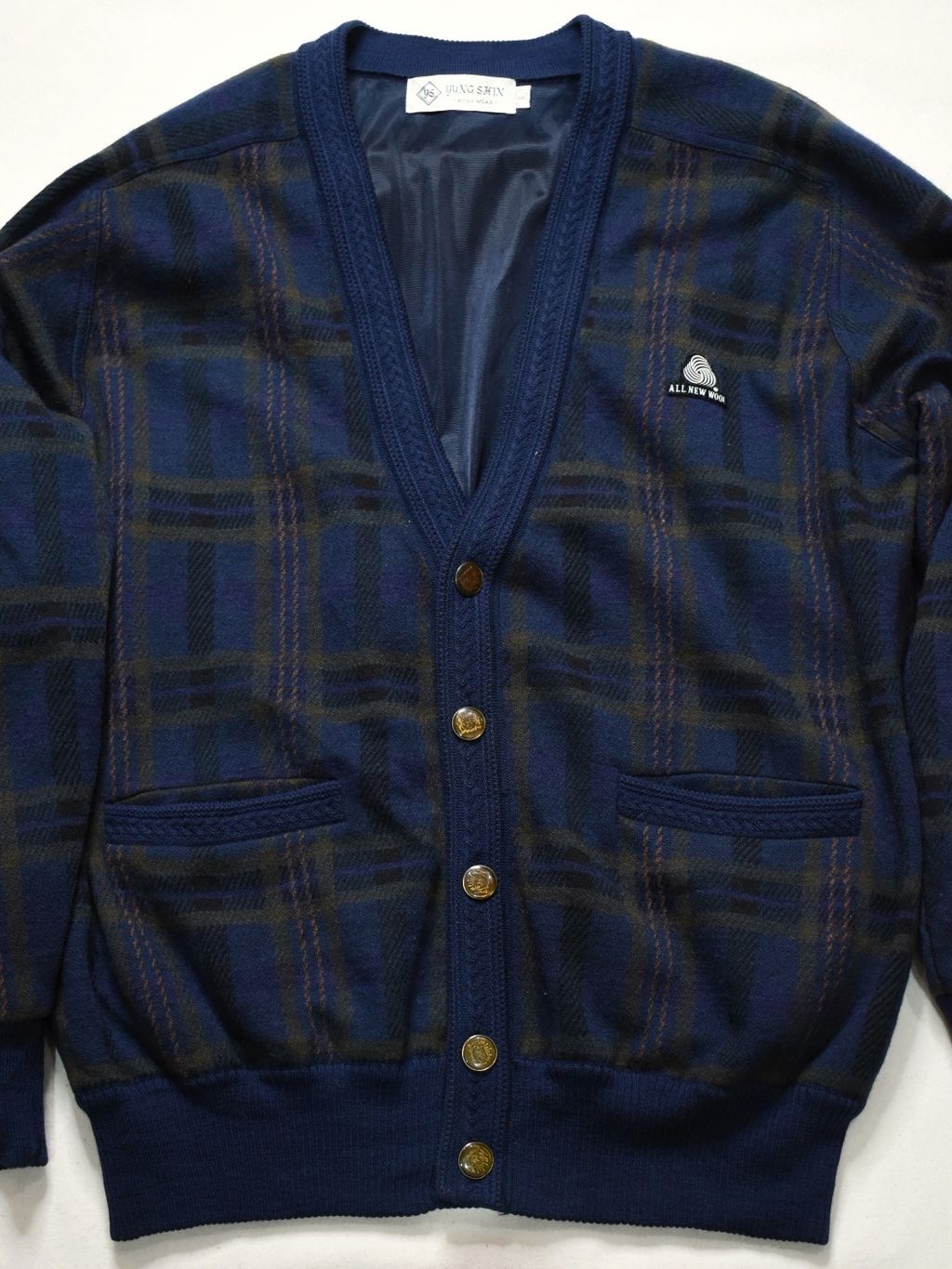 11 (16)