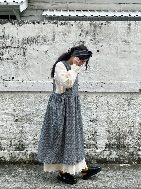 藍碎花背心洋裝 (2)