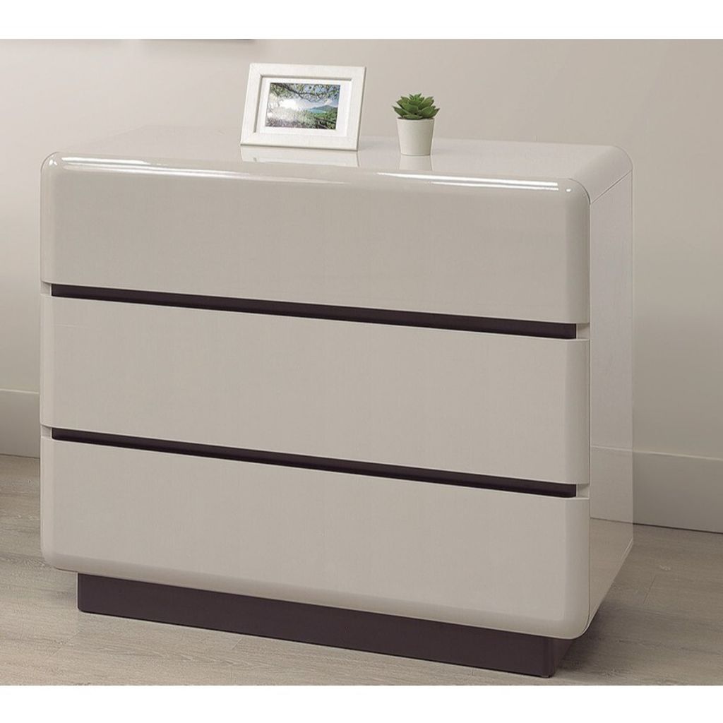 tw-11134207-81ztc-miva0itt8jy946