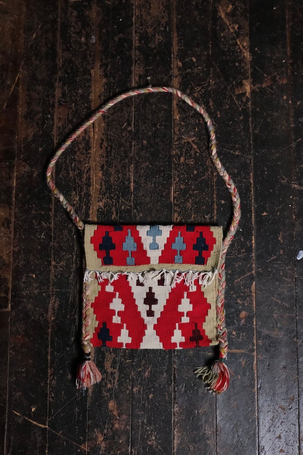 0B7E0084-E726-4DB2-BEA0-C37E35B46A22