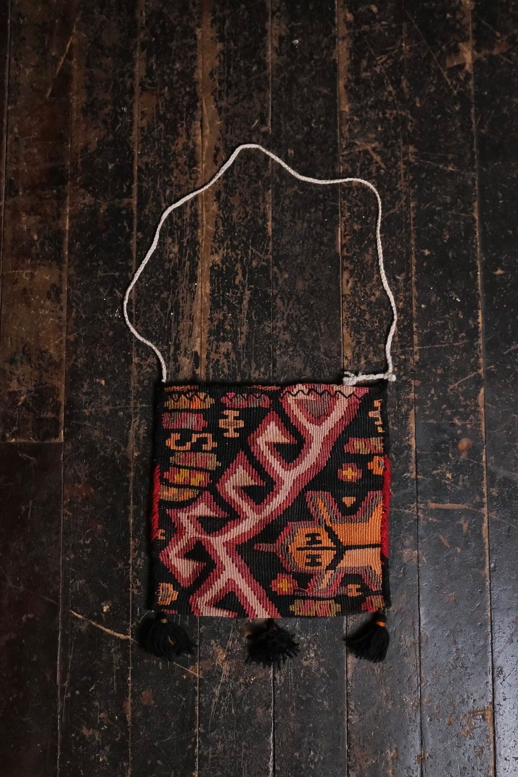 6DAAB527-4E47-472A-9E46-725E9BD66A16