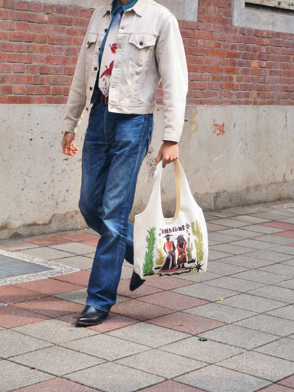 03103370-5B1E-42A7-8C8F-6AAE56361517