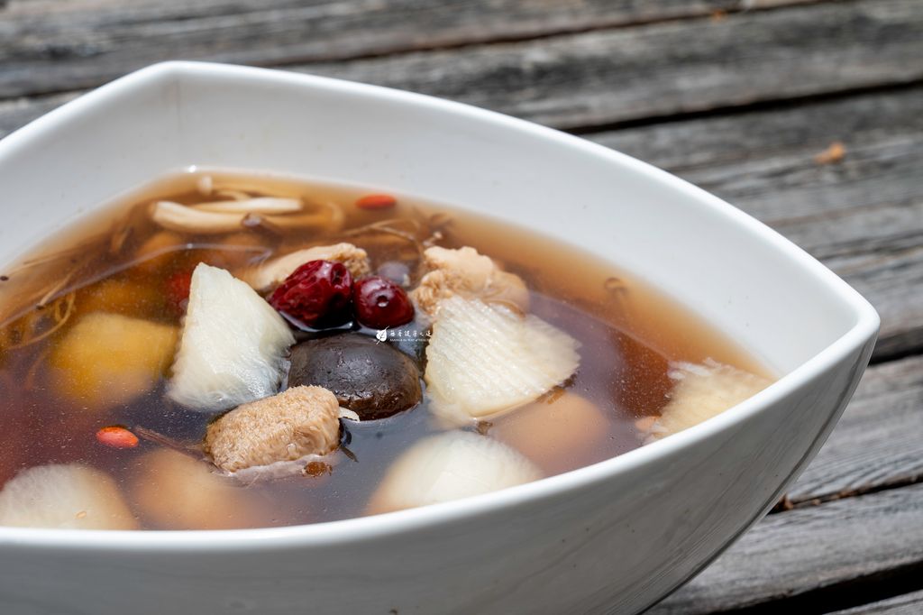 2629黑金六味湯 意象照3 logo