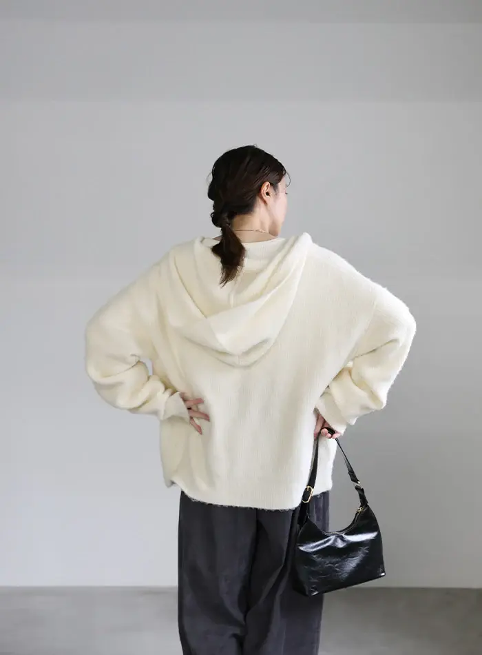 cd325106-_-iv-05_700x950