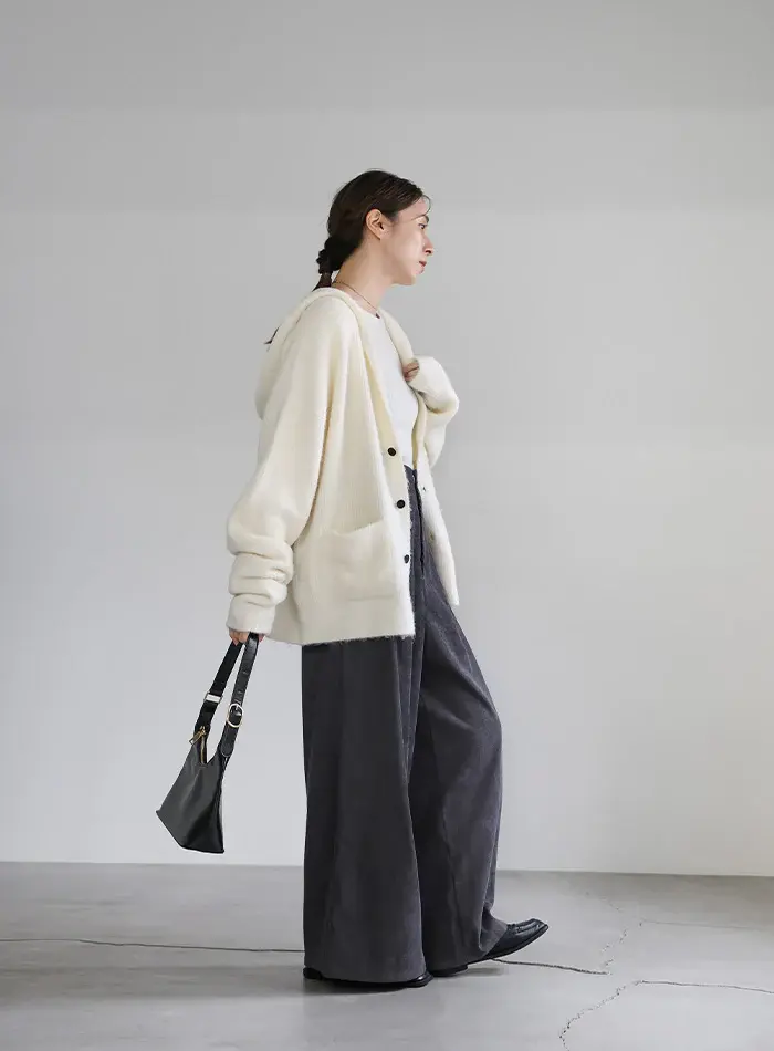 cd325106-_-iv-03_700x950