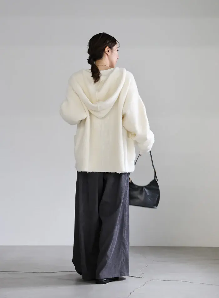 cd325106-_-iv-02_700x950