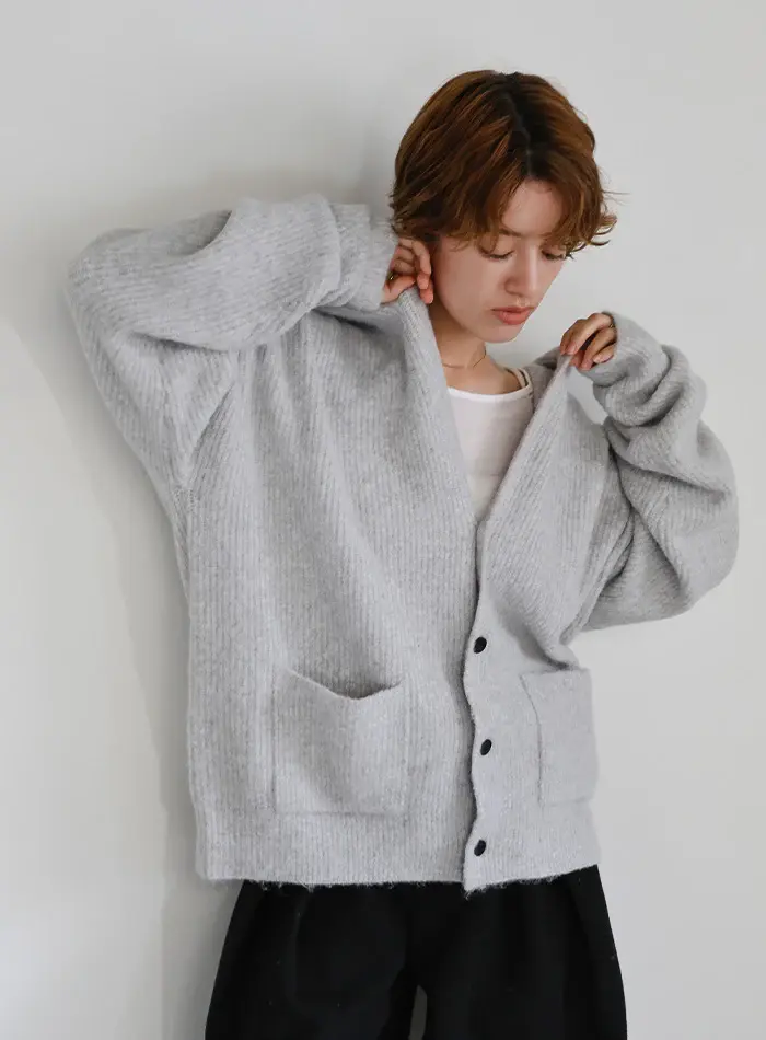 cd325106-_-gy-01_700x950