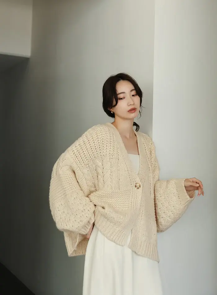 r-_Et_cd325101-_-iv-14_700x950