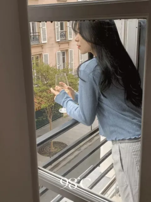 1b7088a4cebea84987870351fec0a350-1