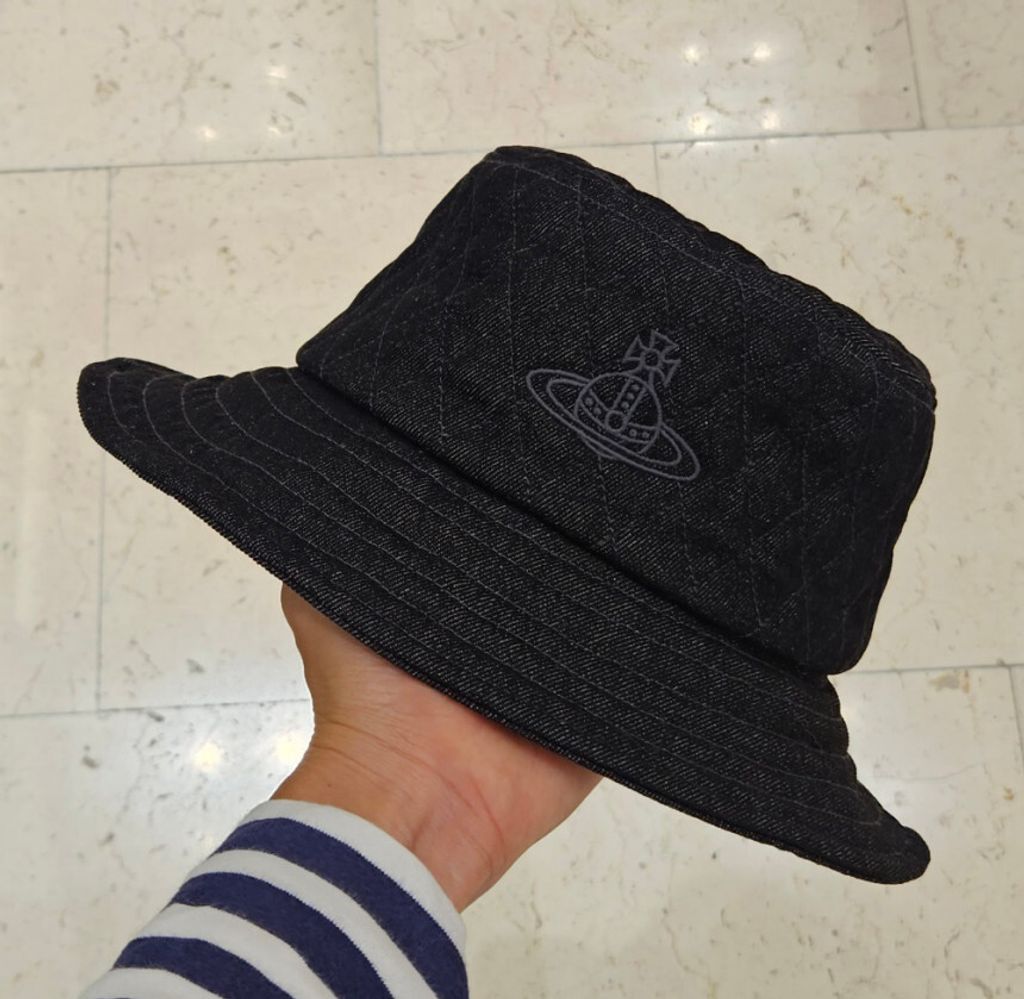 [預購] Vivienne Westwood 菱格縫線 漁夫帽