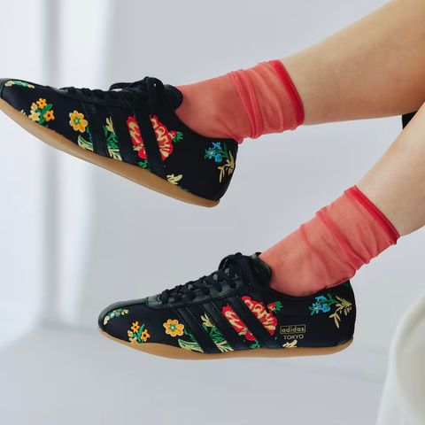 adidas neo【新品】総花柄（つつじ柄）パンツ　♣再値下げ♣ adidas neo（アディダスネオ）の「【adidas neo】ボクサ－ブリ