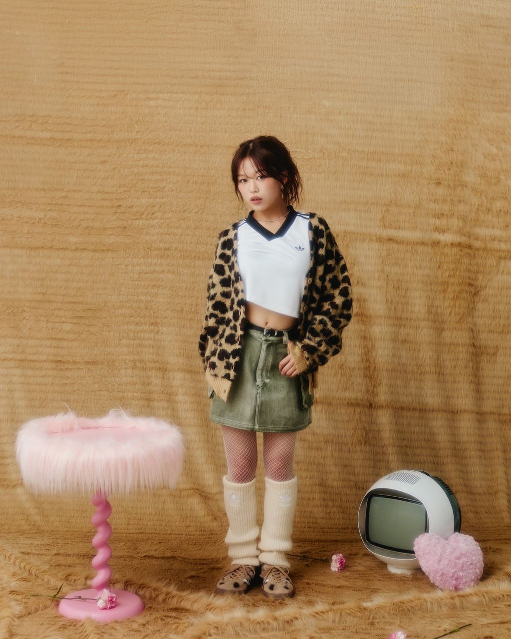 @atmos.pink_official - R⤓Download 2