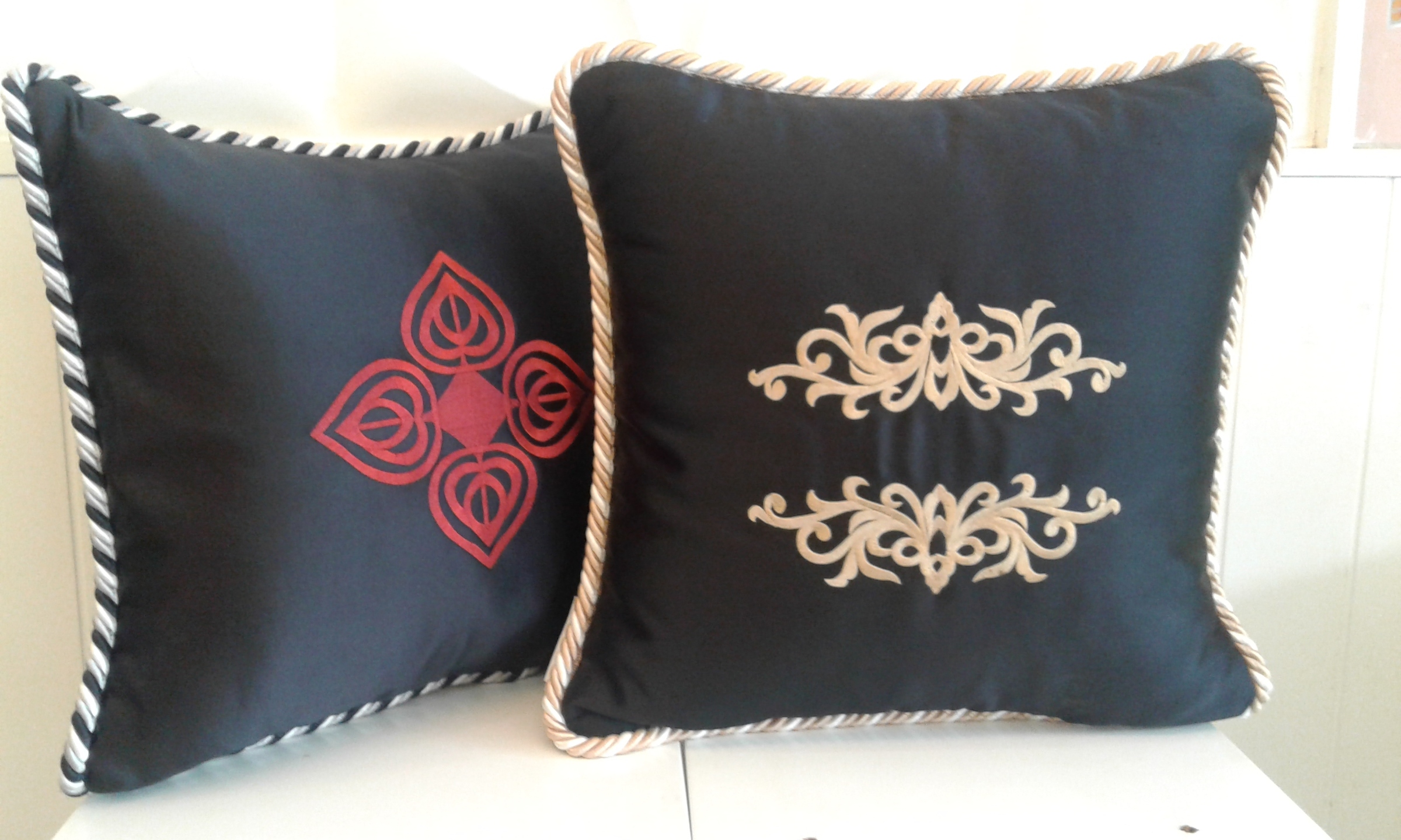 Sumur Black Awan Larat & Melati Desa Cushion.jpg