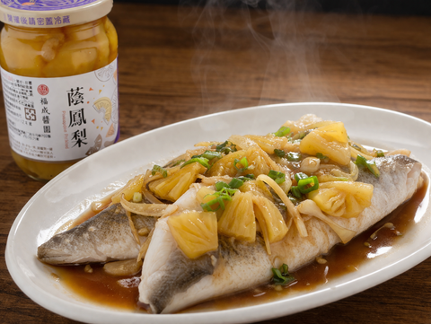 蒸魚配鳳梨花樣