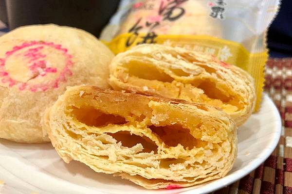 宝泉中秋禮盒推薦/台中伴手禮」2019【宝泉中秋禮盒】「花開燕翔15入A款」+「花鳥寄情9入A款」見識到百年老店『宝泉 製菓本舖』的職人精神，更直擊連年榮獲大獎的秘訣！|食記心得|圖文創作|WalkerLand窩客島