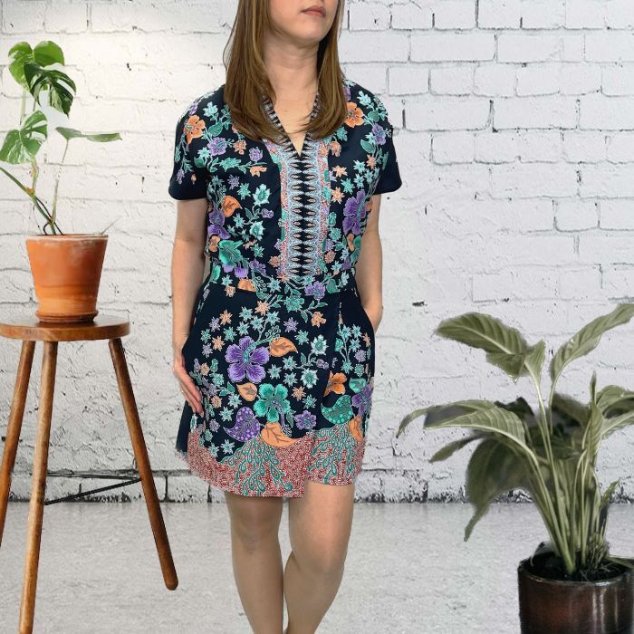 Ambrè Midnight (700 × 700 px)