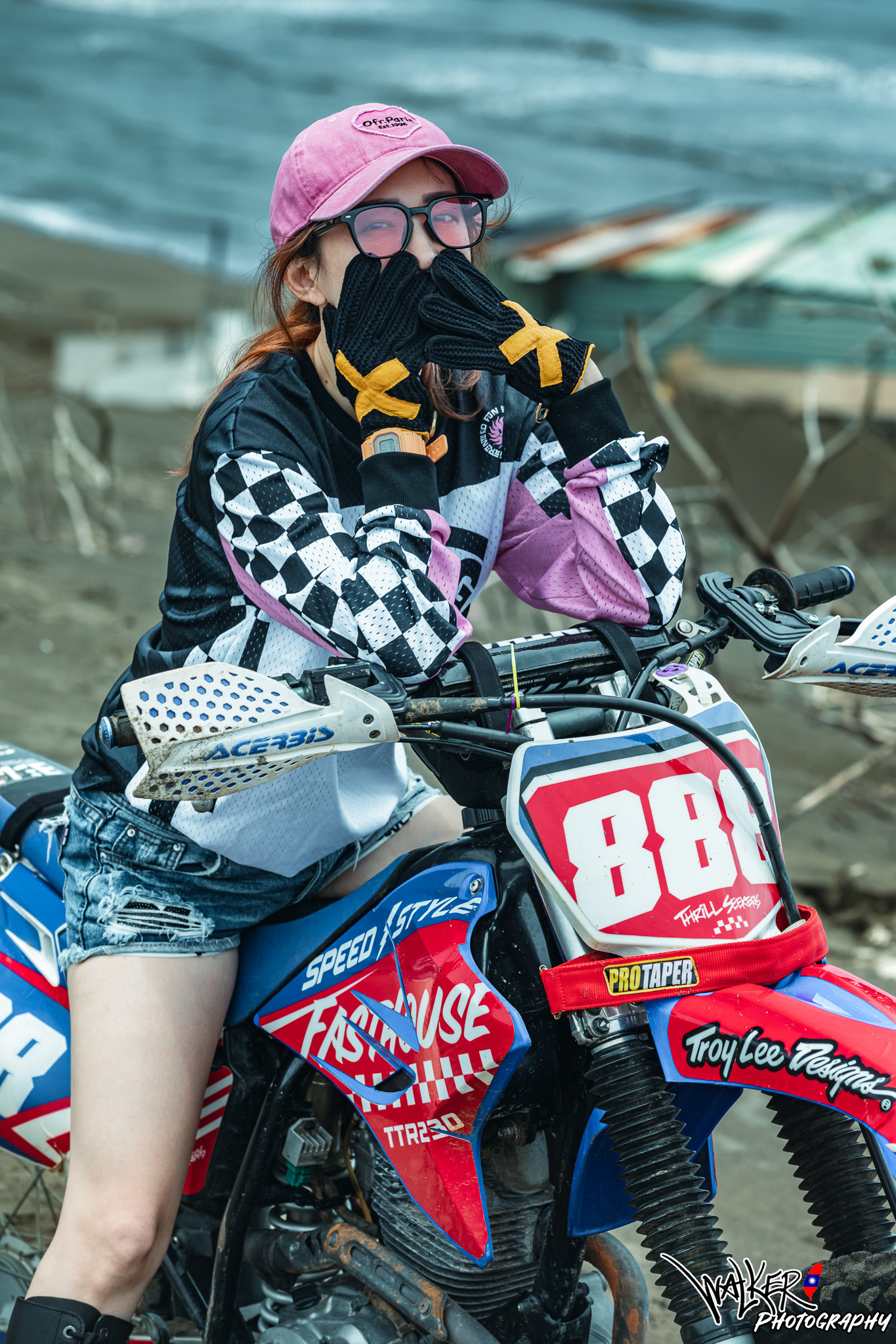 C4DED7AB-B605-476F-B719-1E3C58822C0C