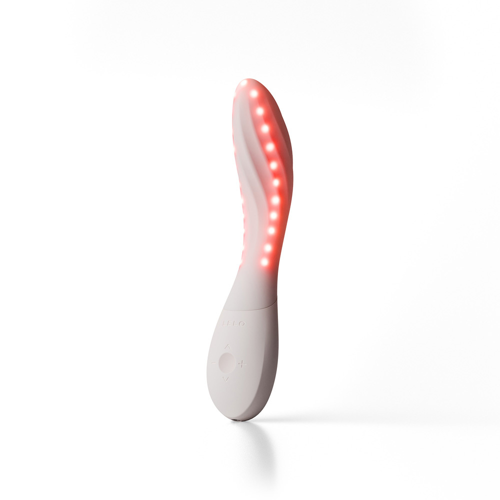 LELO_MONAspectra_ProductOnWhite_RedLight_WhiteBackground_2000_0