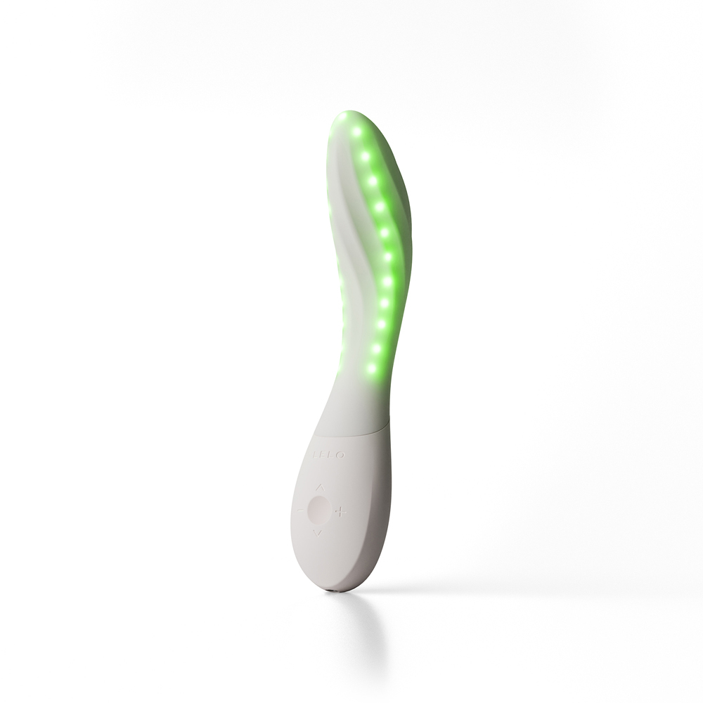 LELO_MONAspectra_ProductOnWhite_GreenLight_WhiteBackground_2000_0