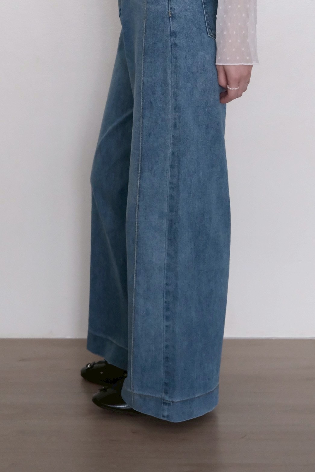 6C30BE3F-33D1-42FE-BB21-BAB8FB7E40E3