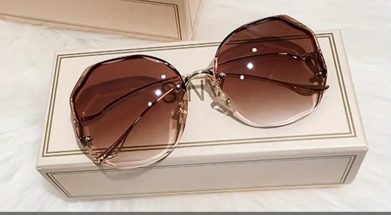 f702fd4d-e79b-417b-bd1f-cbeddd5a8027_1000x1000