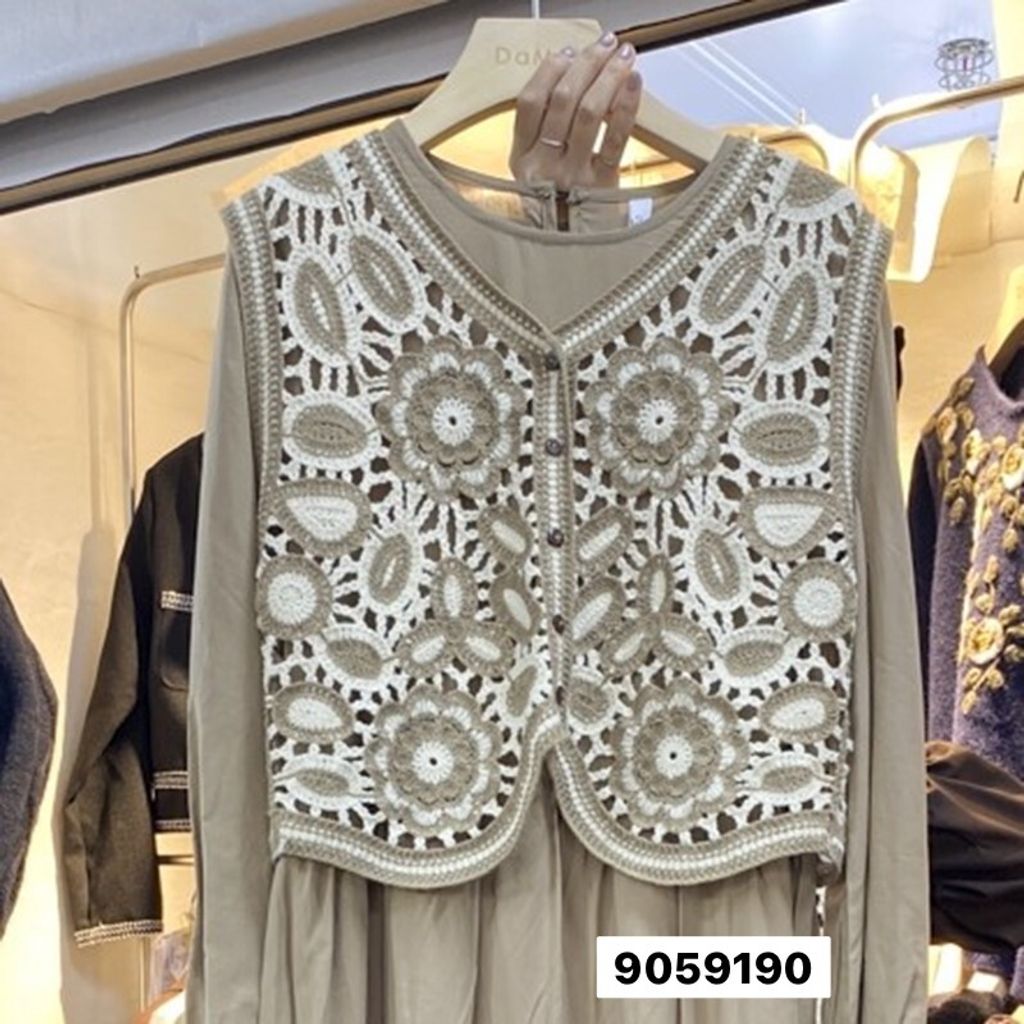 LINE_ALBUM_鈕扣手勾馬甲_230426_65