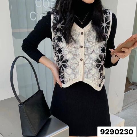 LINE_ALBUM_鈕扣手勾馬甲_230426_101