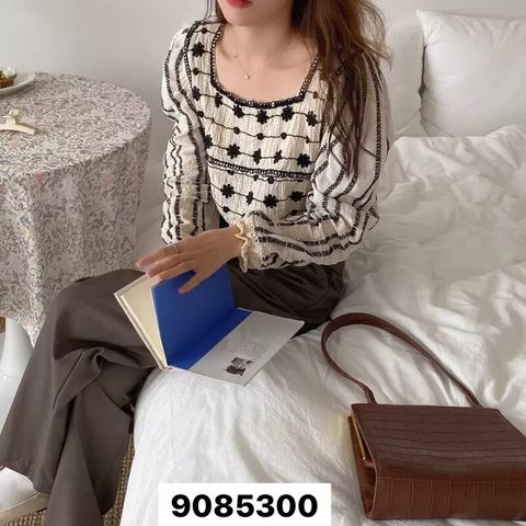 LINE_ALBUM_長袖手勾繡花衫相簿_230507_60