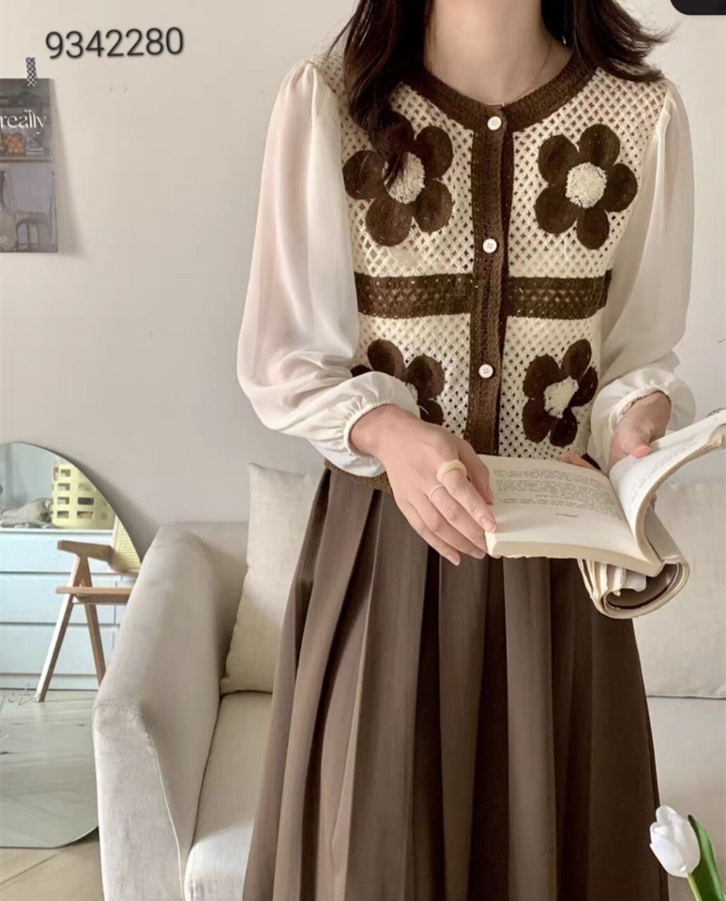 LINE_ALBUM_長袖手勾繡花衫相簿_230524_102