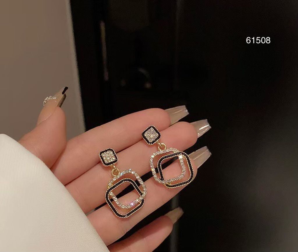 LINE_ALBUM_耳環相簿_230529_23