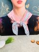粉色菱形壓褶絲巾