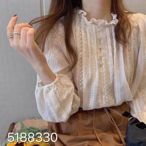305889