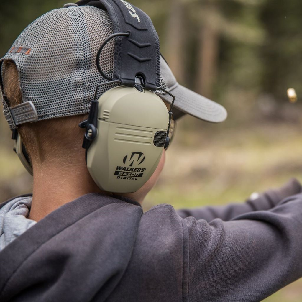 Razor-Slim-Electronic-Muff-lifestyle-2