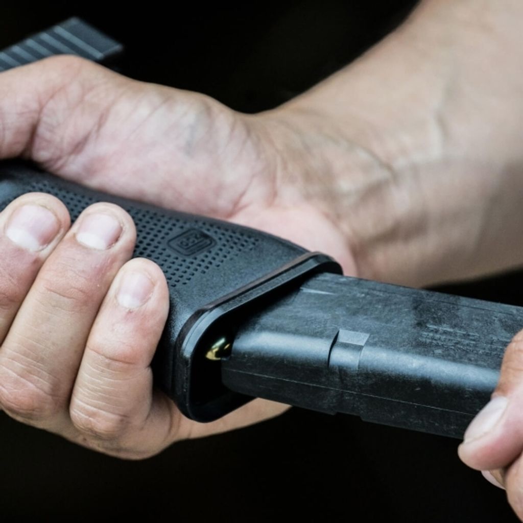 mag932-blk_magpul_gl_enhanced_magazine_well_glock_17_gen4_05_1