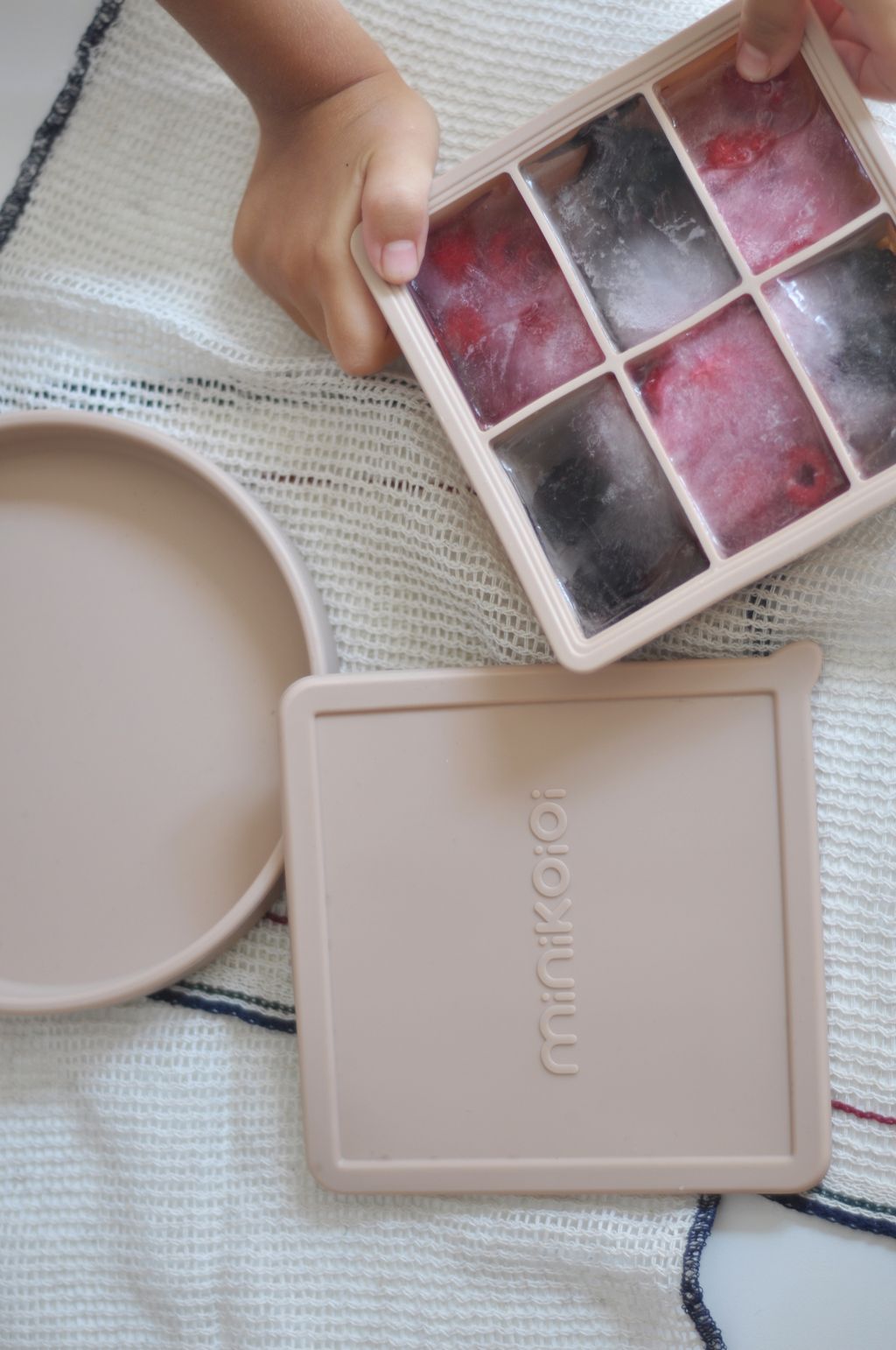 矽膠副食品分裝盒-奶茶杏-官方形象圖 (2)