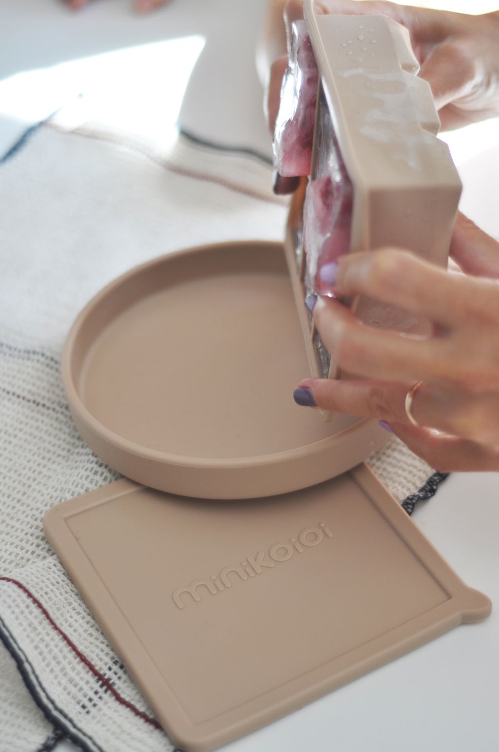 矽膠副食品分裝盒-奶茶杏-官方形象圖 (3)