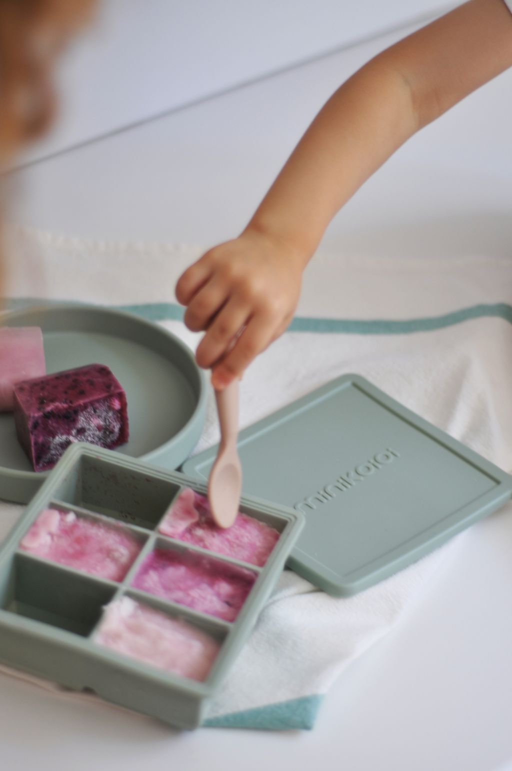 矽膠副食品分裝盒-抹茶綠-官方形象圖 (2)