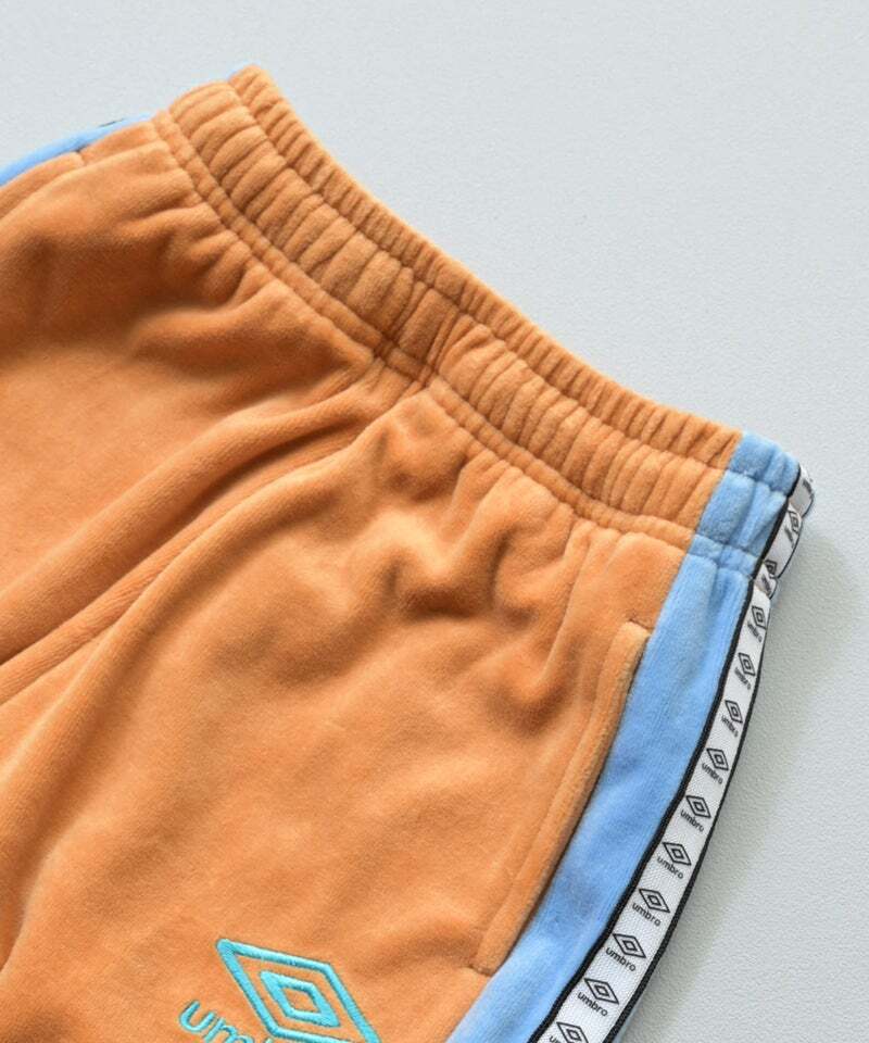 2026🇯🇵MARKEY'S×Umbro|絲絨長褲|雙菱格織帶|限定別注|100-150|日常自在有型 - 商品描述圖 4