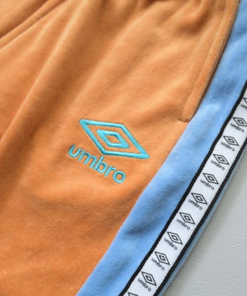 2026🇯🇵MARKEY'S×Umbro|絲絨長褲|雙菱格織帶|限定別注|100-150|日常自在有型 - 商品描述圖 8
