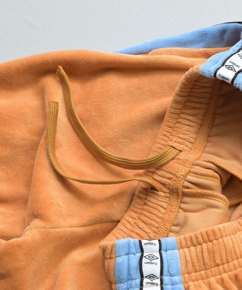 2026🇯🇵MARKEY'S×Umbro|絲絨長褲|雙菱格織帶|限定別注|100-150|日常自在有型 - 商品描述圖 11