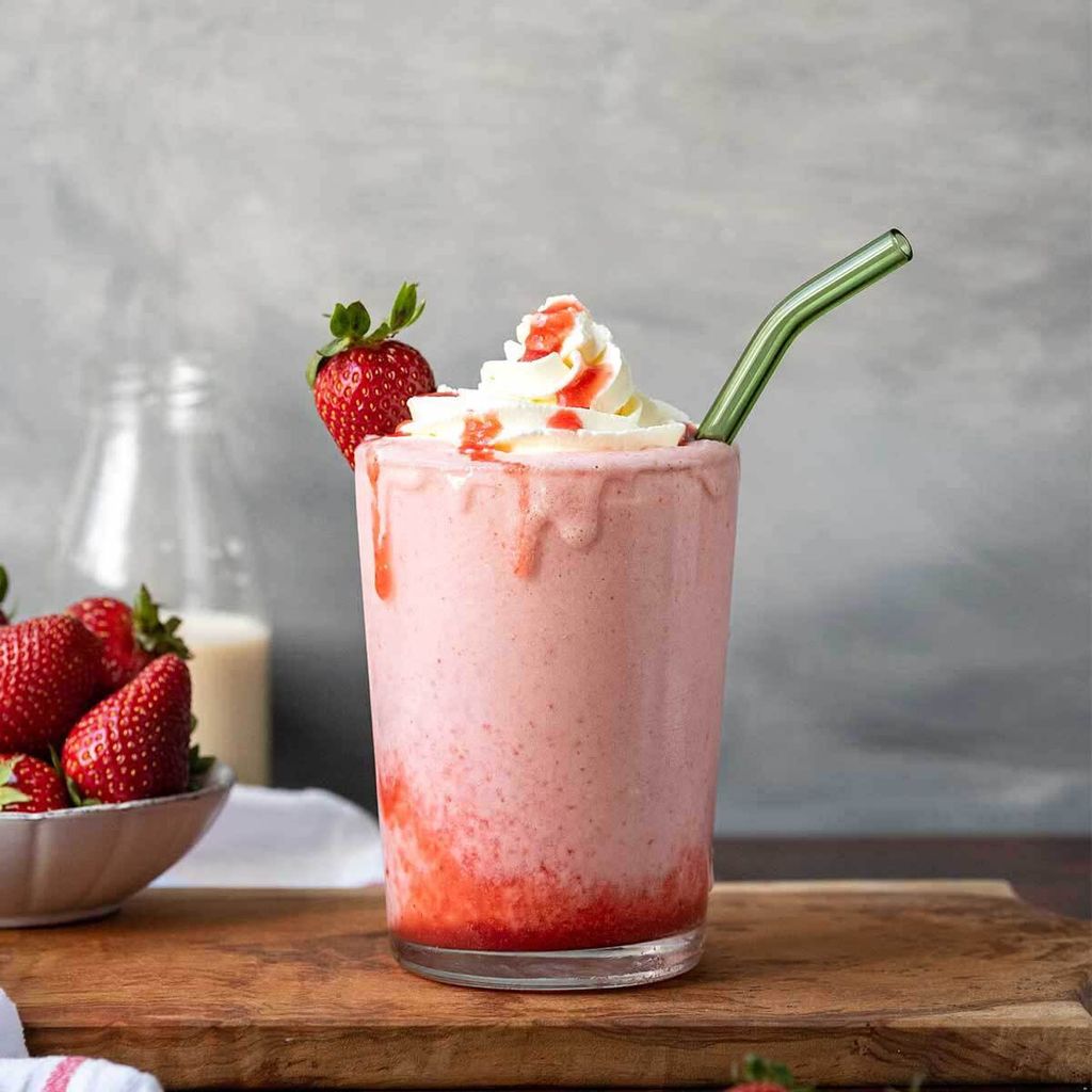 Strawberry-milkshake-frappuccino-featured