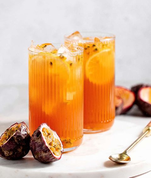 Tall-glasses-of-passionfruit-tea