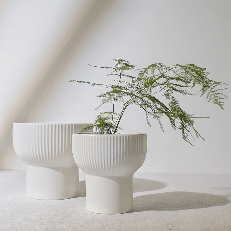 HV9-Bianca Pedestal Planter 01