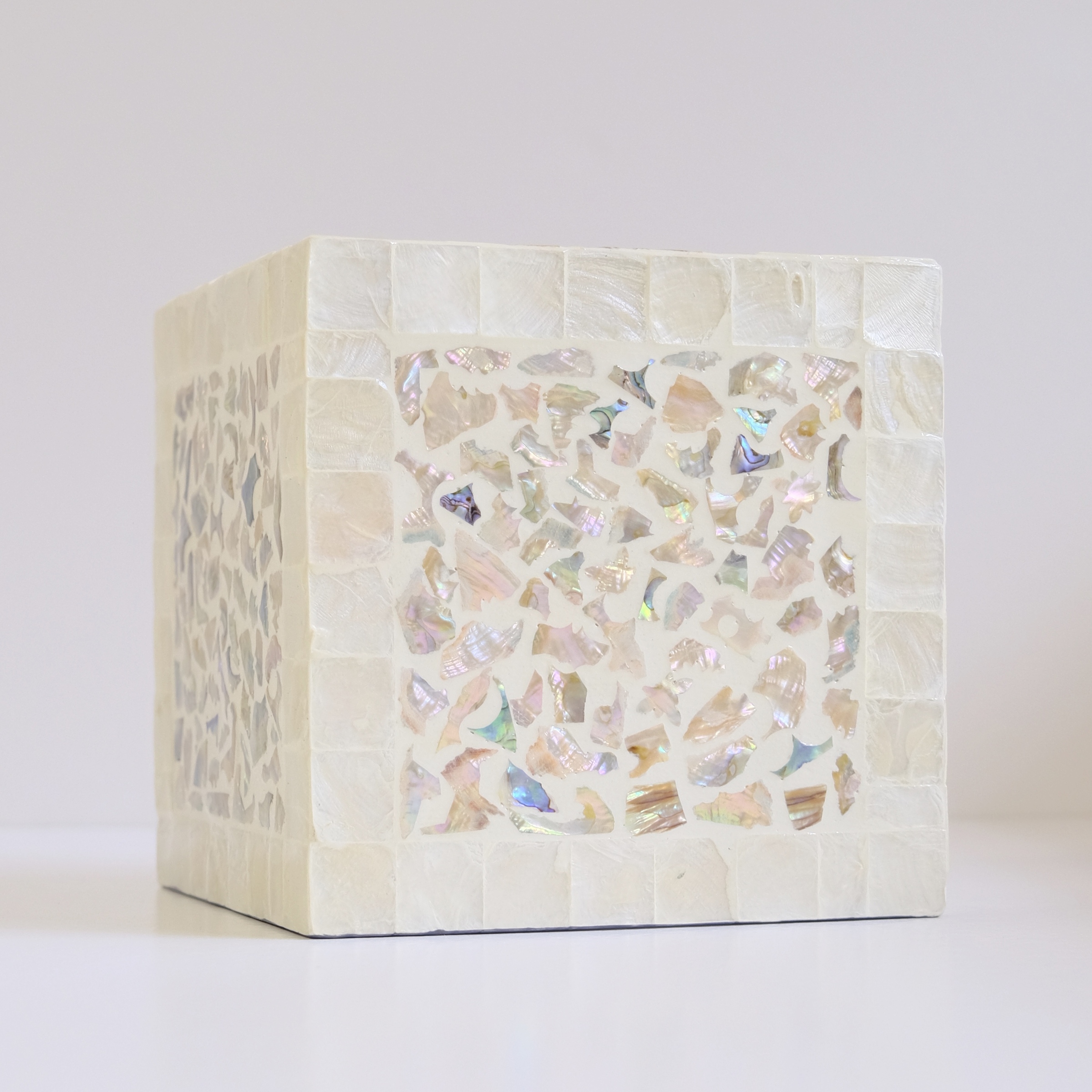 HK-6 Jolie Mother of Pearl Tissue Holder 02
