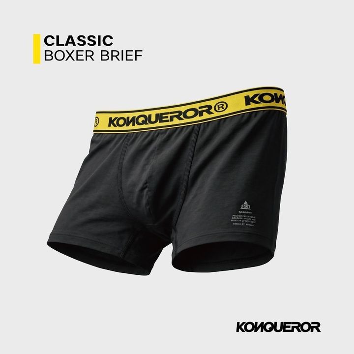KONQUEROR UF-01 黑色天絲平口內褲與黃色品牌腰帶，斜前方單品主圖