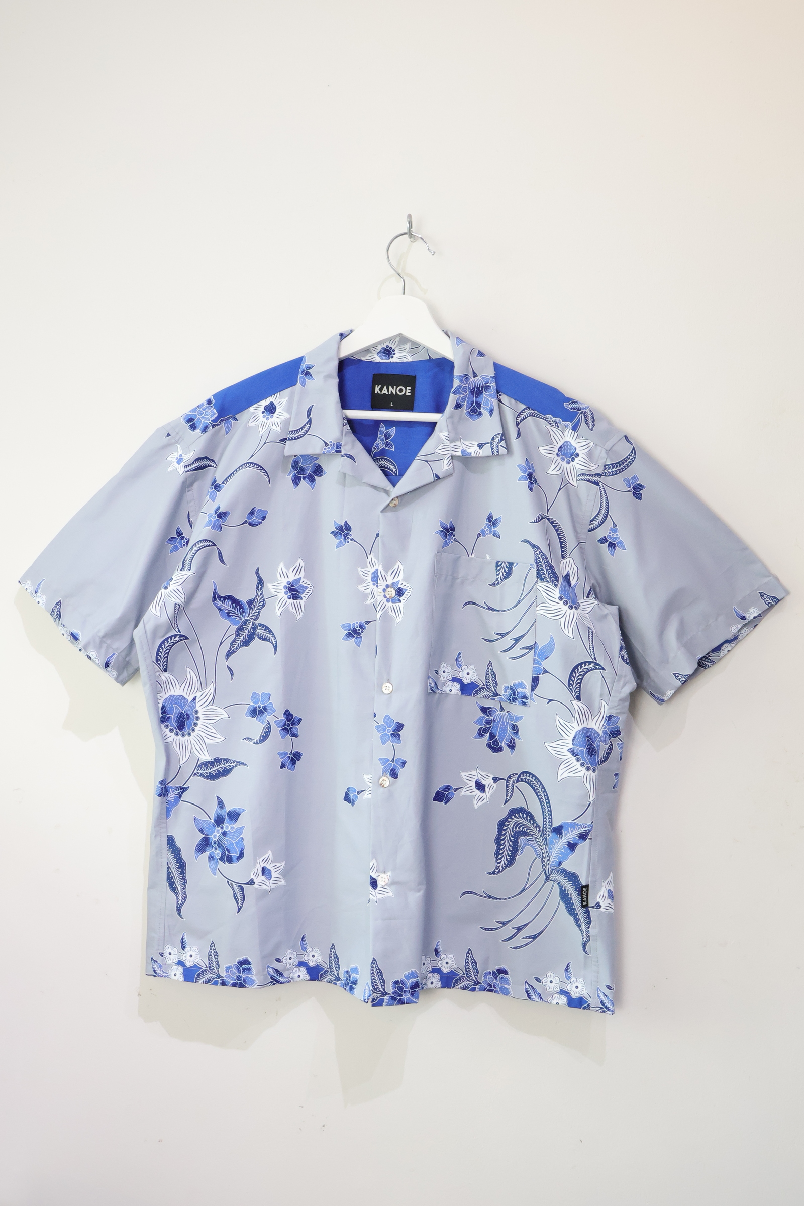 KANOEMEN Open Collar Batik Shirt - Ang Koo [L]
